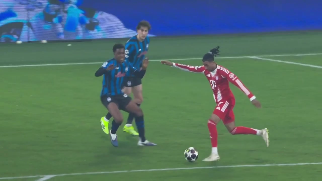 泰山1-0十人浙江！克雷桑1v2过人后送饼，马德鲁加破门