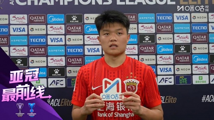 杨希:我们前两场进了10个球,本场只进了1个球很可惜 杨希:我们前两场进了10个球,本场只进了1个球很可惜