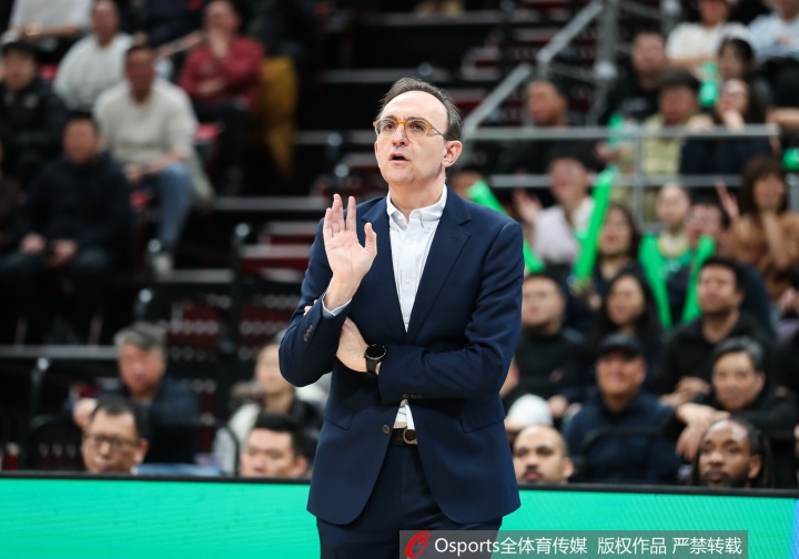 乌戈:三名外援融入得很不错 和球队里的年轻球员配合得也很好 乌戈:三名外援融入得很不错 和球队里的年轻球员配合得也很好